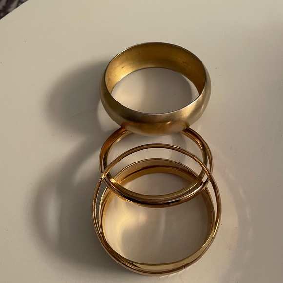 Gold Tone Women’s Bangle Bracelet Set - Picture 2 of 5